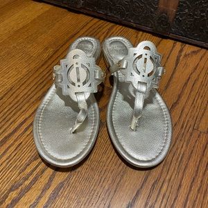 Crown & Ivy Platino Wylie sandals